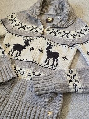 Cozy Zip-Front Reindeer Knit Sweater - Gray & Cream